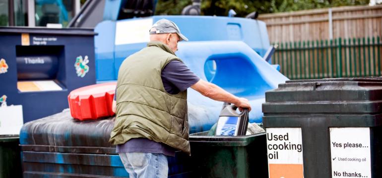 man recycling oil
